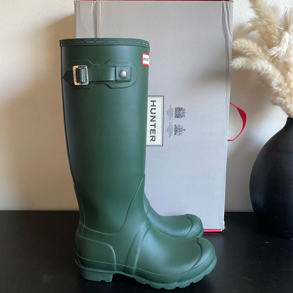 EUC Hunter Original Tall Rain Boots in Hunter Green UK 4, US 6, EU 37